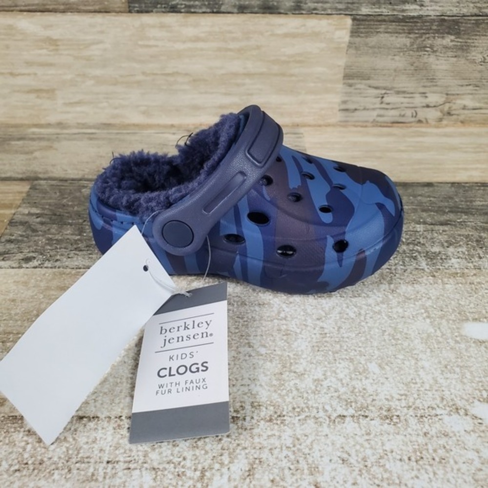 Berkley Jensen Kids Clogs Sz 6 Comfort Navy Camo Faux‎ Fur Round Toe Shoes